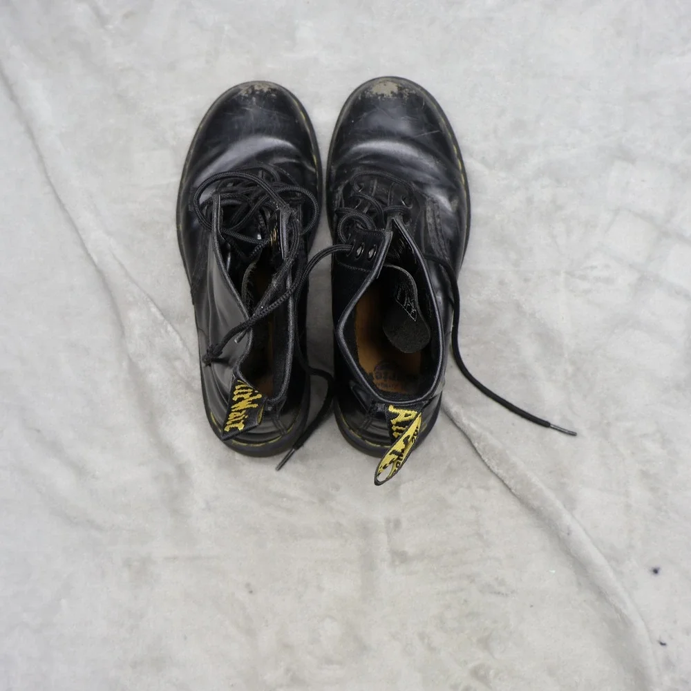 Dr Martens Unisex M8 L9 Boots Black Smooth Leather Lace Up‎ Classic Everyday